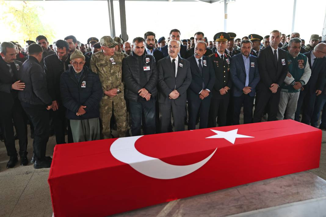 Şehit Jandarma Uzman Çavuş Yetişen son yolculuğuna uğurlandı - Resim: 9